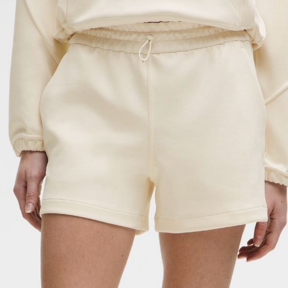 NWT Lululemon Softstreme Shorts - 12